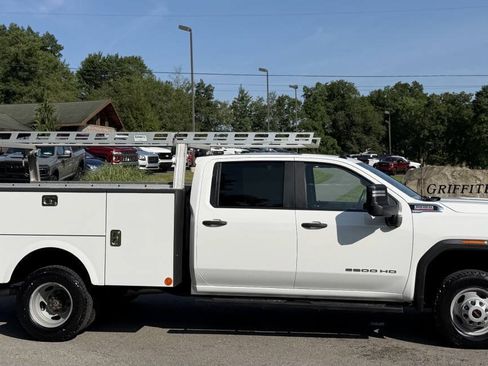 Used 2023 GMC Sierra 3500 Pro w/ Convenience Package AWD/4WD image 5