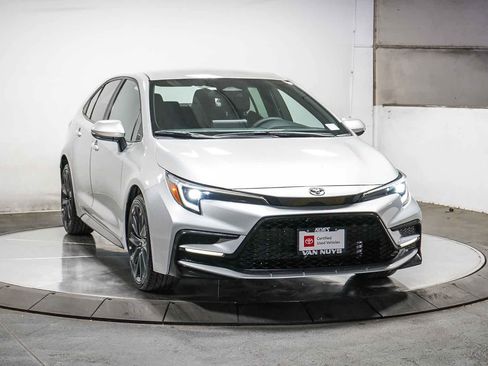 Certified 2024 Toyota Corolla SE FWD image 3