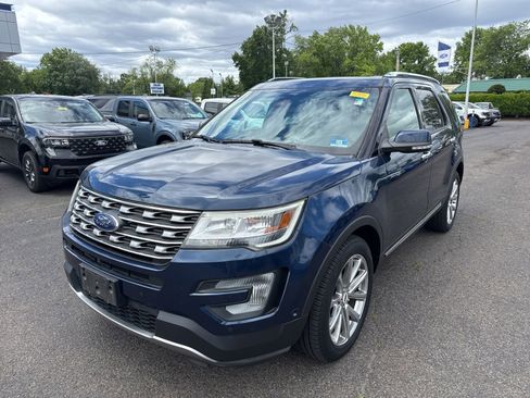 Used 2017 Ford Explorer Limited w/ Equipment Group 301A AWD/4WD image 2