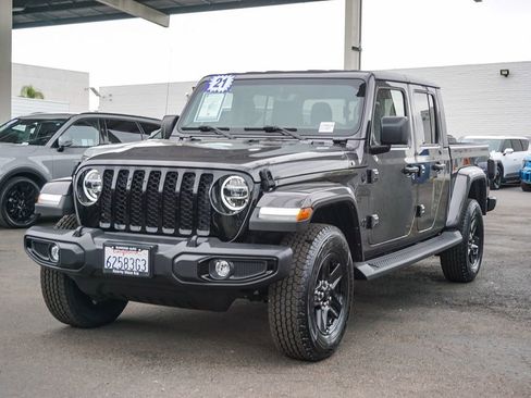 Used 2021 Jeep Gladiator Sport AWD/4WD image 4