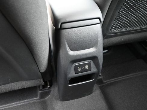 Certified 2025 Hyundai Venue SEL image 26