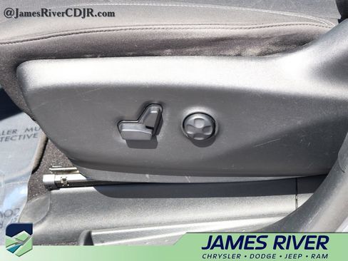 Used 2019 Chrysler Pacifica Touring Plus w/ Advanced Safetytec Group FWD image 22
