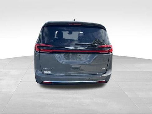 Used 2025 Chrysler Pacifica Select w/ Uconnect Theater Family Group AWD/4WD image 6
