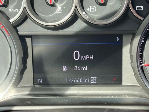 Used 2021 Chevrolet Silverado 1500 LT Trail Boss w/ Convenience Package II image 38