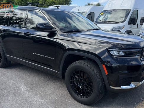 Used 2022 Jeep Grand Cherokee L Laredo w/ Luxury Tech Group I image 1