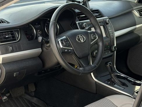 Used 2015 Toyota Camry SE image 4