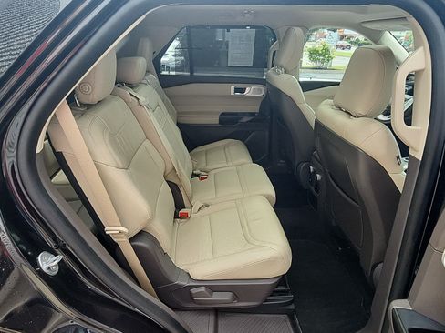 Used 2020 Ford Explorer Platinum w/ Premium Technology Package AWD/4WD image 36