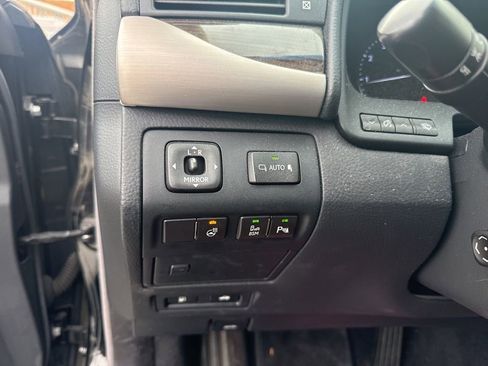 Used 2013 Lexus LS 460 w/ Comfort Pkg image 14