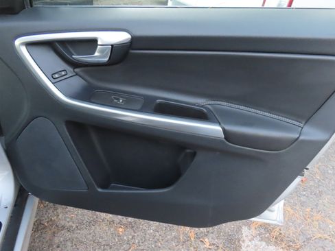 Used 2016 Volvo XC60 T5 Premier image 19