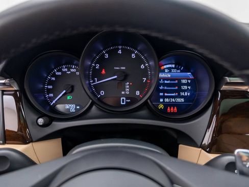Certified 2026 Porsche Macan AWD/4WD image 13