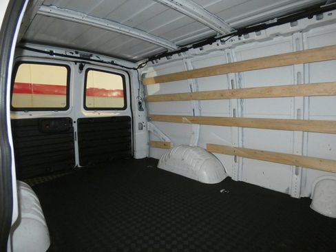 Used 2023 Chevrolet Express 2500 w/ Driver Convenience Package image 21