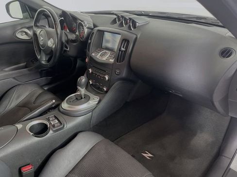 Used 2015 Nissan 370Z Touring image 32