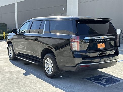 Used 2024 Chevrolet Suburban LT image 5