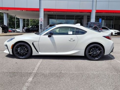 New 2025 Toyota GR86 Premium RWD image 4
