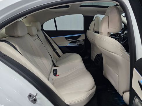 Used 2024 Mercedes-Benz E 350 4MATIC Sedan image 23