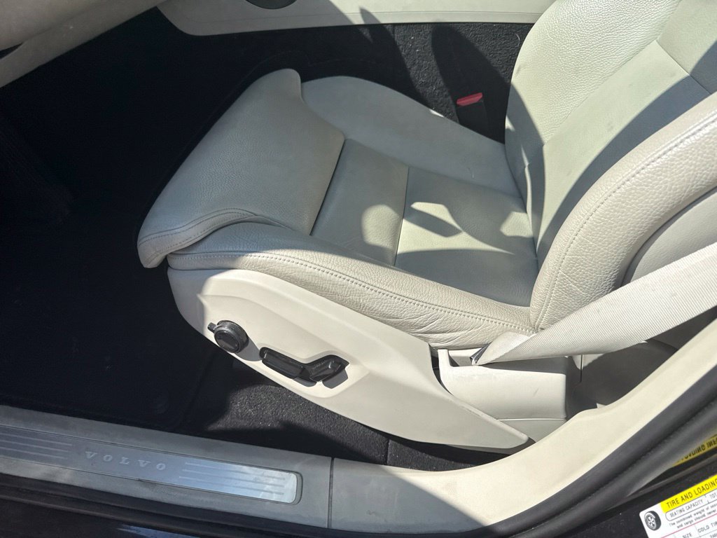 Used 2019 Volvo XC60 T5 Momentum w/ Premium Package FWD image 9