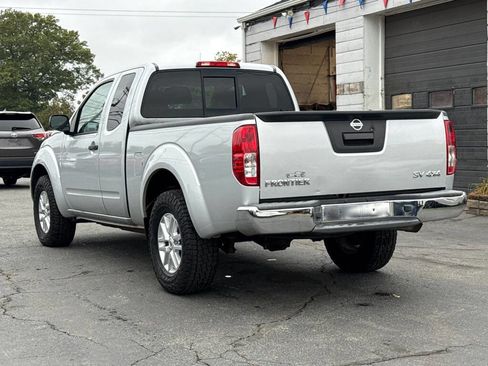 Used 2016 Nissan Frontier SV image 3