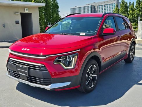 Certified 2025 Kia Niro EX FWD image 7