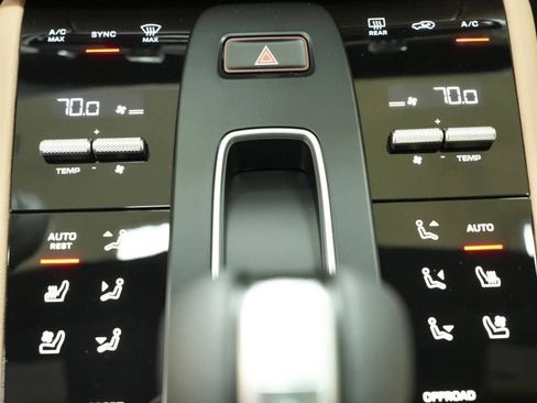 New 2026 Porsche Macan AWD/4WD image 21