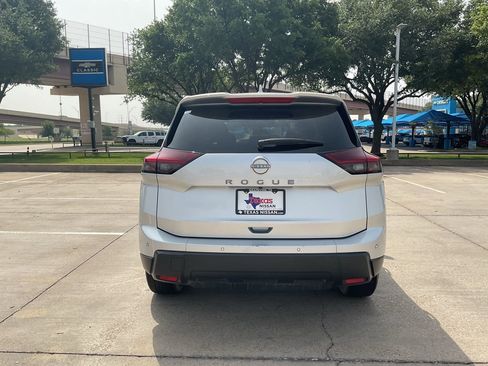 Used 2025 Nissan Rogue SV FWD image 6