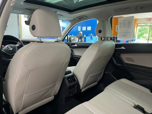 Used 2020 Volkswagen Tiguan SEL AWD/4WD image 17