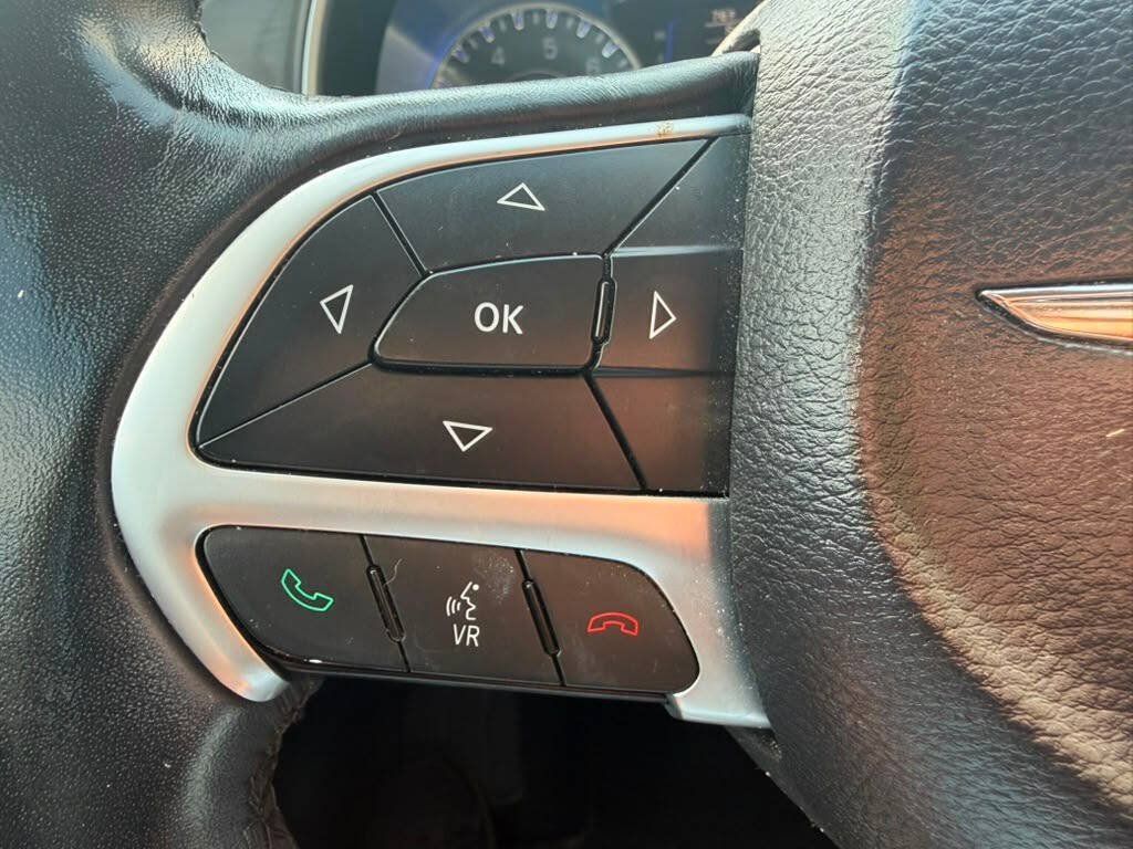 Used 2015 Chrysler 200 Limited w/ Convenience Group FWD image 7