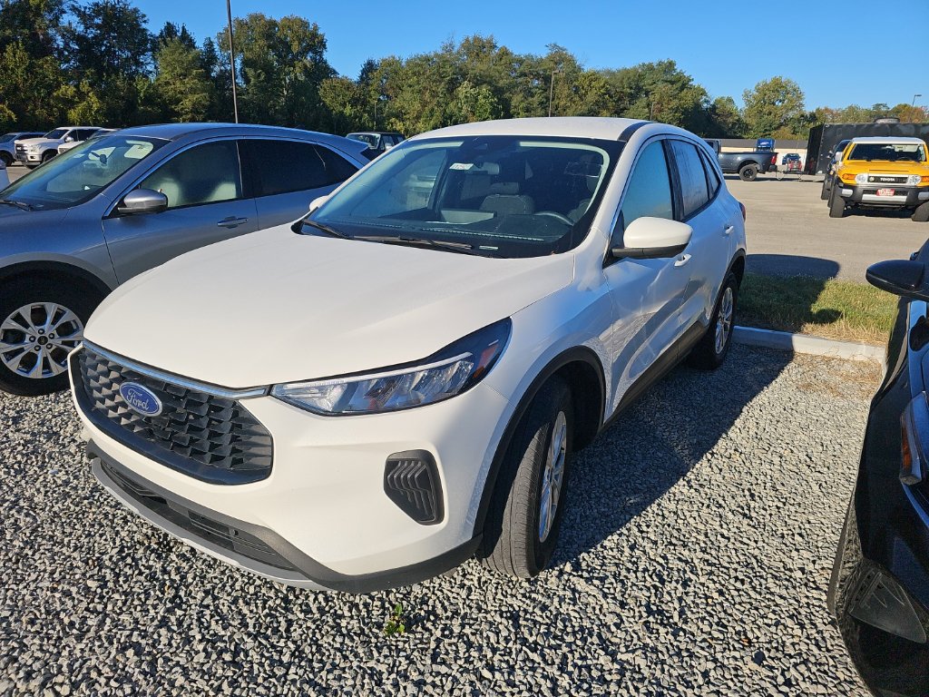 Used 2023 Ford Escape Active w/ Tech Pack #2 AWD/4WD image 4