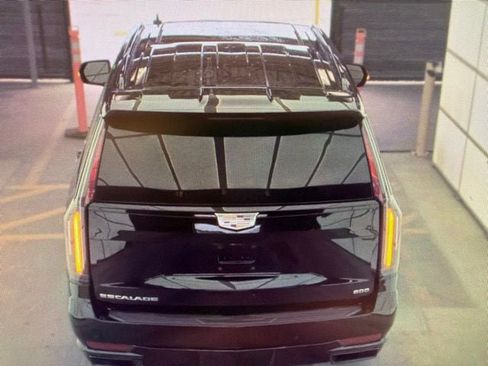 Used 2024 Cadillac Escalade Sport w/ Touring Package AWD/4WD image 11