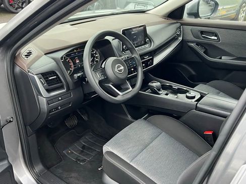 Used 2023 Nissan Rogue SV image 10