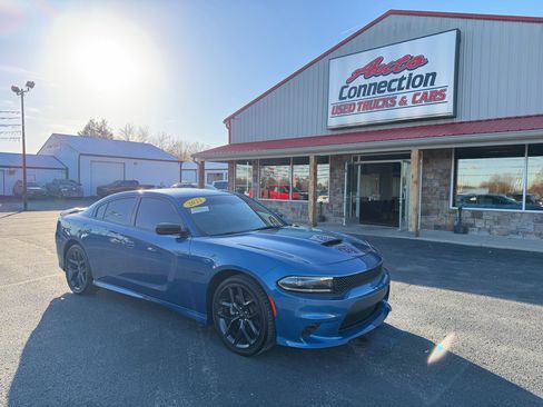 Used 2022 Dodge Charger R/T w/ Blacktop Package image 2