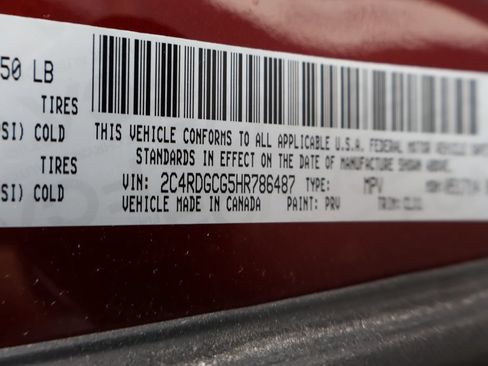 Used 2017 Dodge Grand Caravan SXT w/ Rear Park Assist Package FWD image 13