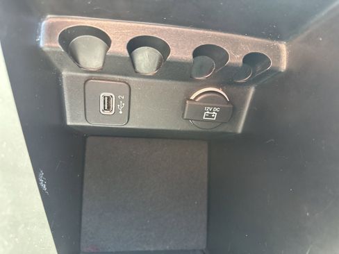 Used 2019 Jeep Cherokee Latitude w/ Cold Weather Group image 58