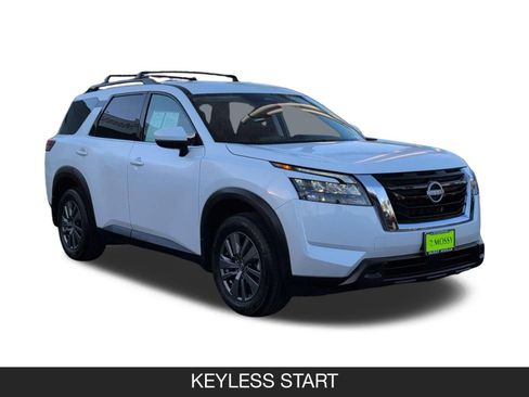 Used 2025 Nissan Pathfinder SV image 2