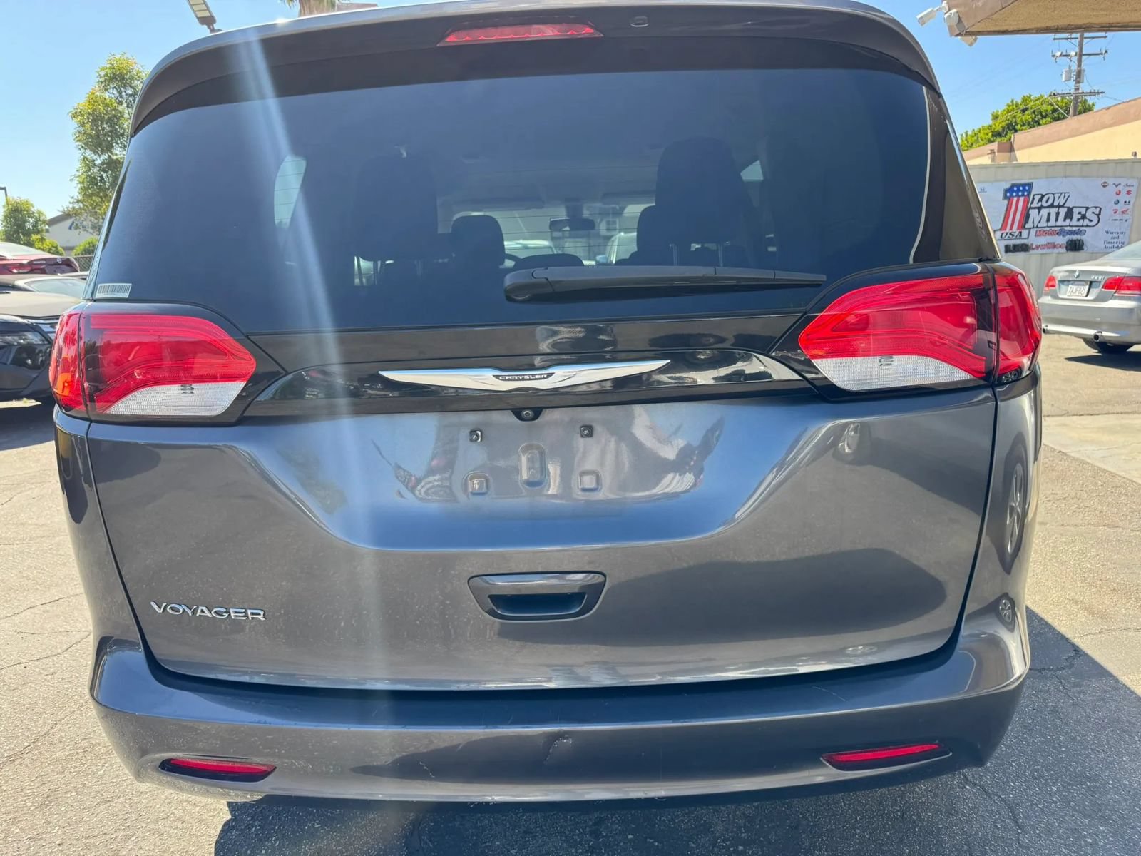 Used 2022 Chrysler Voyager LX FWD image 5