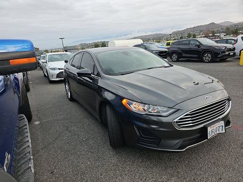 Used 2019 Ford Fusion SE FWD image 2
