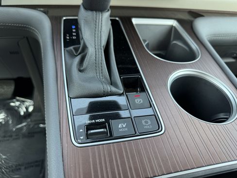 Used 2024 Toyota Sienna LE image 64