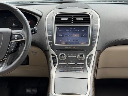 Used 2019 Lincoln Nautilus Reserve AWD/4WD image 11