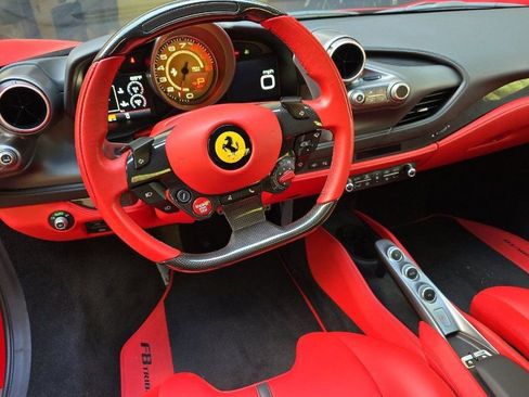 Used 2022 Ferrari F8 Tributo image 6