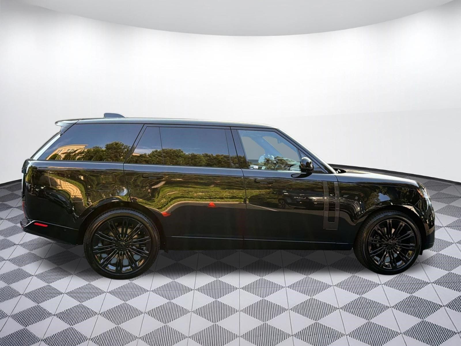 New 2026 Land Rover Range Rover Long Wheelbase SE AWD/4WD image 8