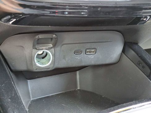 Used 2025 Chevrolet Trax LT w/ LT Convenience Package FWD image 21