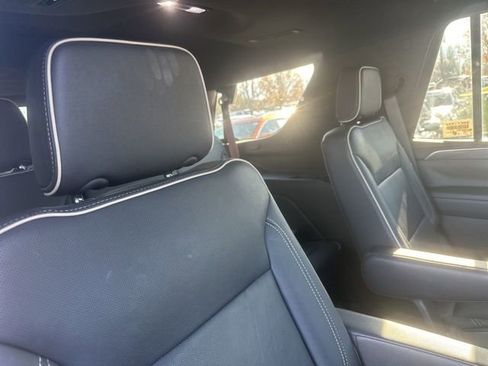 Certified 2022 GMC Yukon SLT w/ SLT Luxury Package image 13
