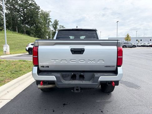 Used 2025 Toyota Tacoma TRD Off-Road AWD/4WD image 10