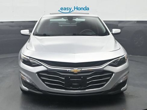 Used 2021 Chevrolet Malibu LT FWD image 2