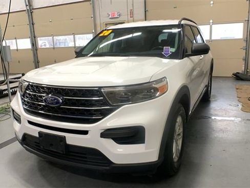 Used 2020 Ford Explorer XLT w/ Comfort Package image 3