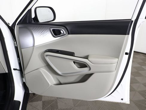 Certified 2023 Kia Soul LX w/ LX Technology Package FWD image 22