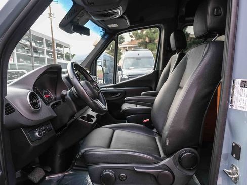 Used 2023 Mercedes-Benz Sprinter 2500 image 21