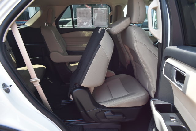 Used 2023 Ford Explorer XLT AWD/4WD image 39