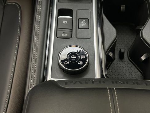 Used 2023 Nissan Pathfinder Platinum image 34