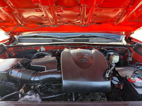 Used 2017 Toyota Tacoma SR5 image 28