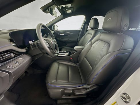 Used 2025 Buick Envista Sport Touring image 13